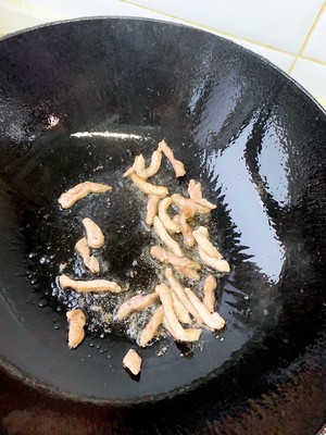 簡單易做的下飯菜－蒜苔炒肉的做法 步驟（zhòu）4