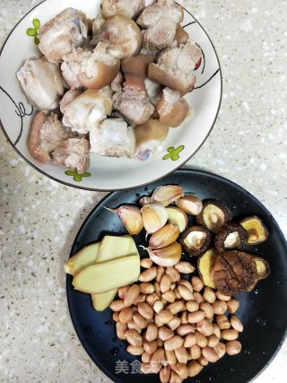 紅燒豬蹄的（de）做法步驟（zhòu）：3