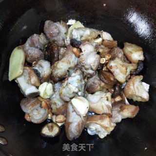 紅燒豬（zhū）蹄（tí）的做法步驟：9